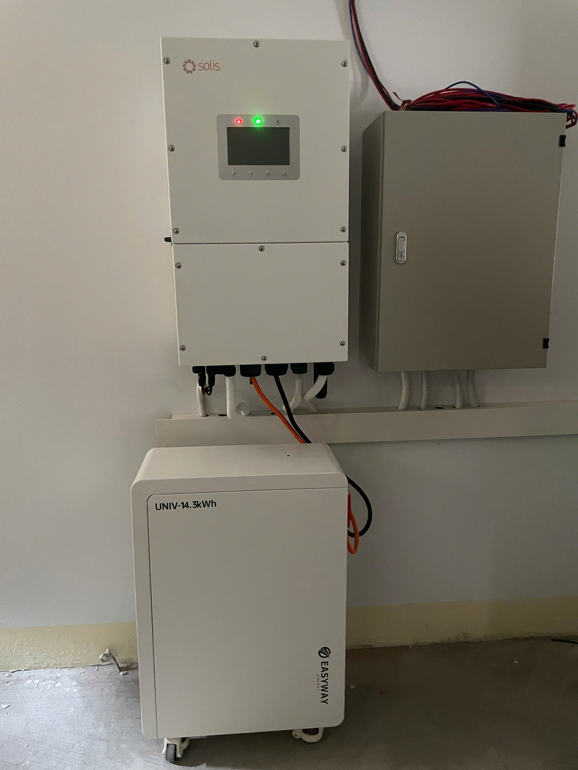 Lắp đặt hệ thống điện mặt trời có lưu trữ hệ gia đình 13.59kWp tại Phú Thọ